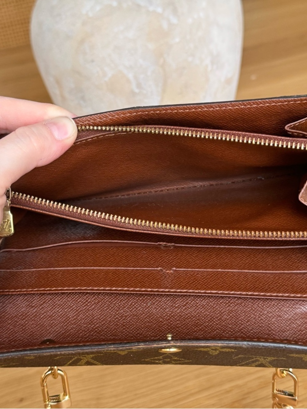 ✅AUTH✅Louis Vuitton Mono Sarah Wallet on a Chain - Picture 12 of 15